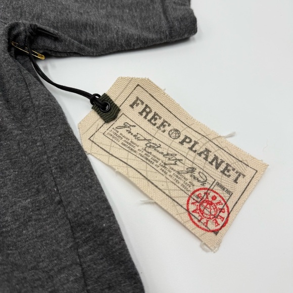 Free Planet Men’s Charcoal Gray Pocket Tee Large NWT Cotton blend - Picture 2 of 10